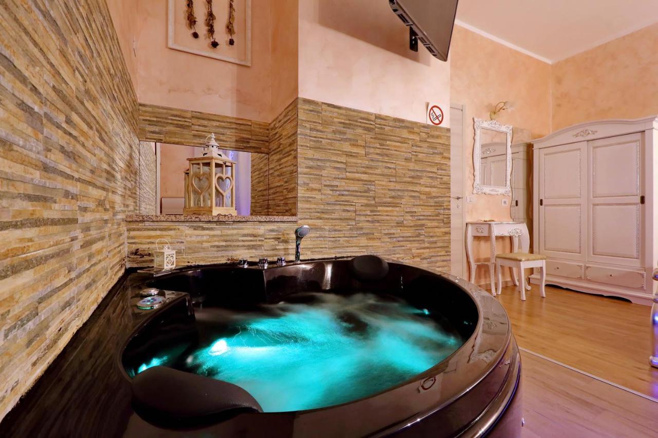 Chilling Jacuzzi Suite GuestHouse Roma Esterno foto